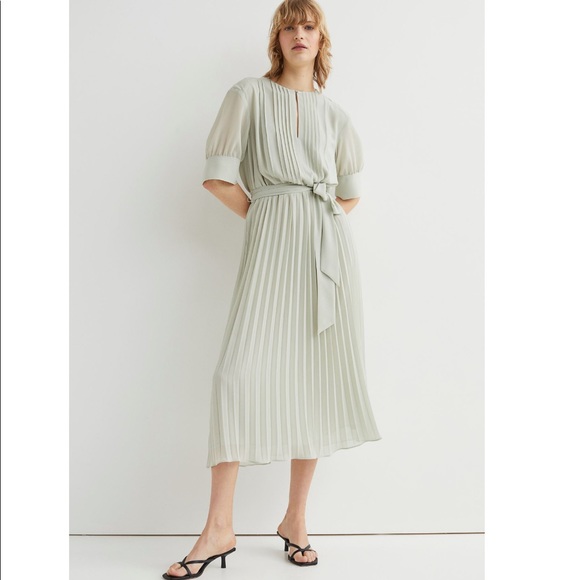 h&m pleated midi dress H&M Pleated Chiffon Dress - Low-cut Neckline - Long sleeve - Green - Ladies  | H&M US